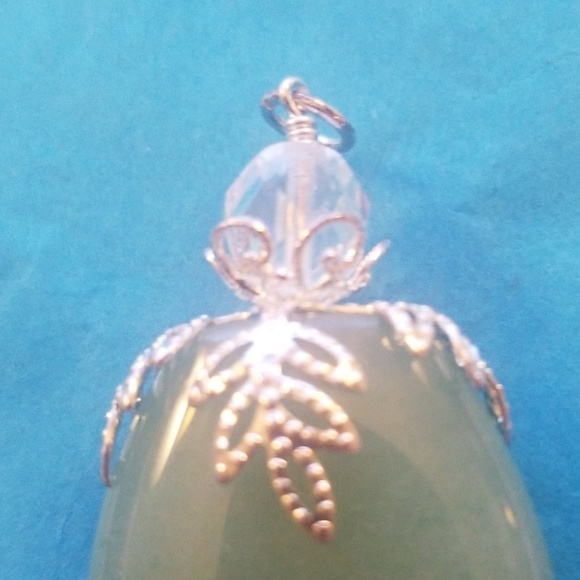 Jade pendant with matching Earrings - Picture 3 of 4